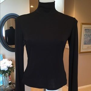 3 for $15 🔴 Black Zip in Back Turtleneck